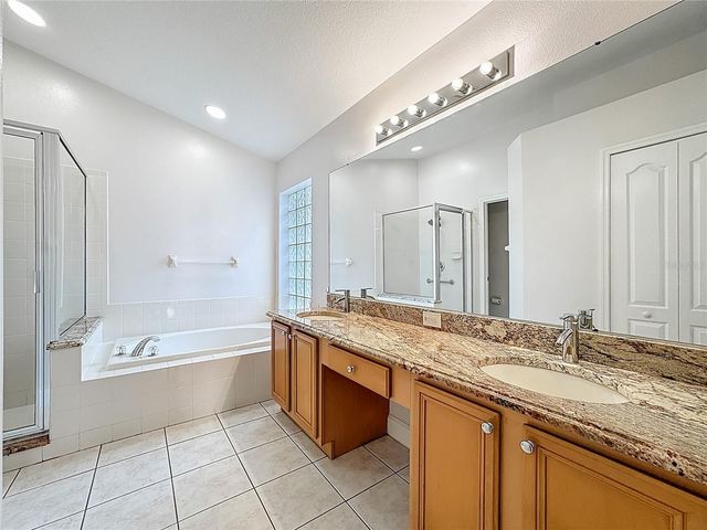 9830 WHITE BARN WAY, Riverview, FL 33569