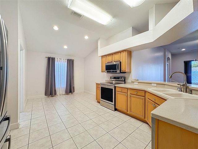 9830 WHITE BARN WAY, Riverview, FL 33569