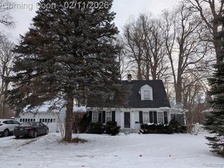 2122 Cedar Street, Holt, MI 48842