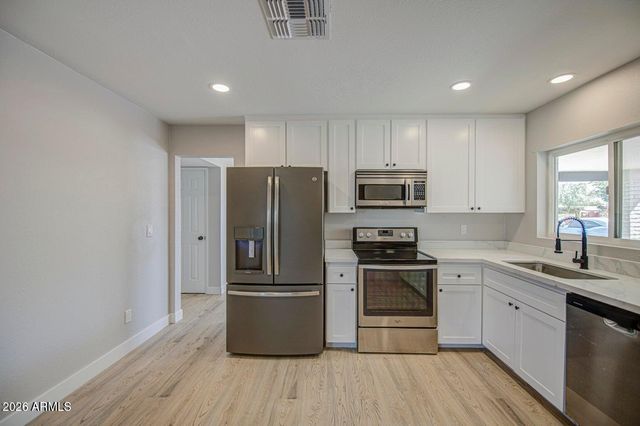 3238 W ALTADENA Avenue, Phoenix, AZ 85029