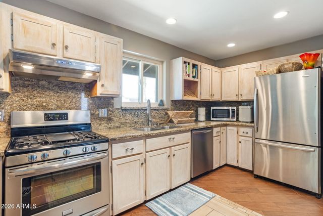 2220 E Blanche Drive, Phoenix, AZ 85022