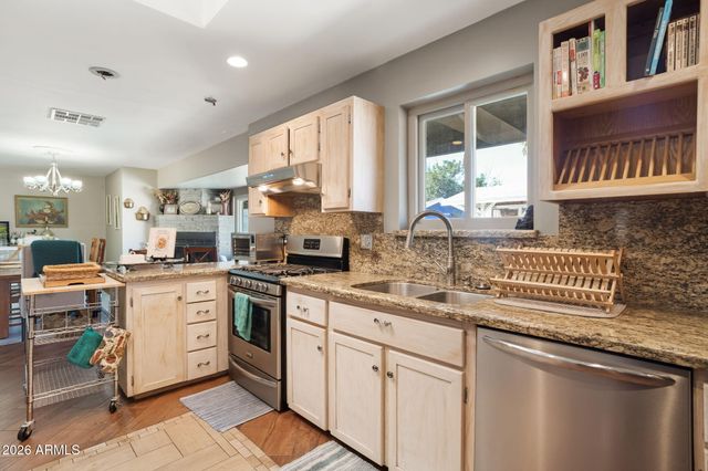 2220 E Blanche Drive, Phoenix, AZ 85022