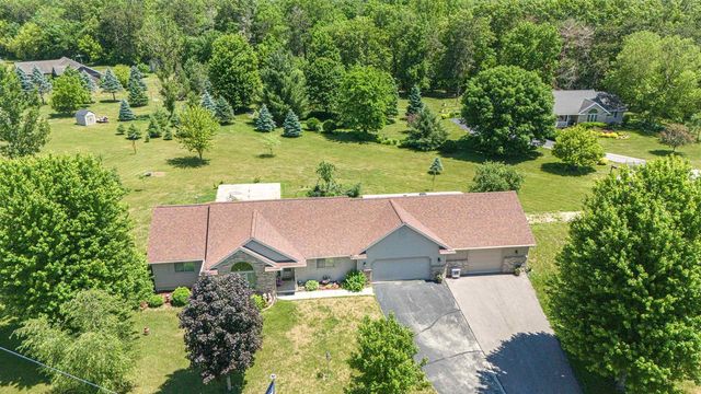 W972 James Court, Brodhead, WI 53520