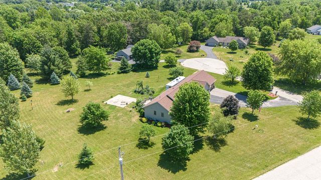 W972 James Court, Brodhead, WI 53520
