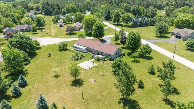 W972 James Court, Brodhead, WI 53520