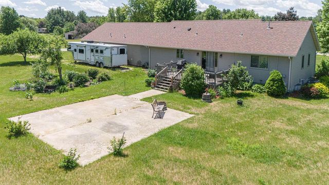 W972 James Court, Brodhead, WI 53520