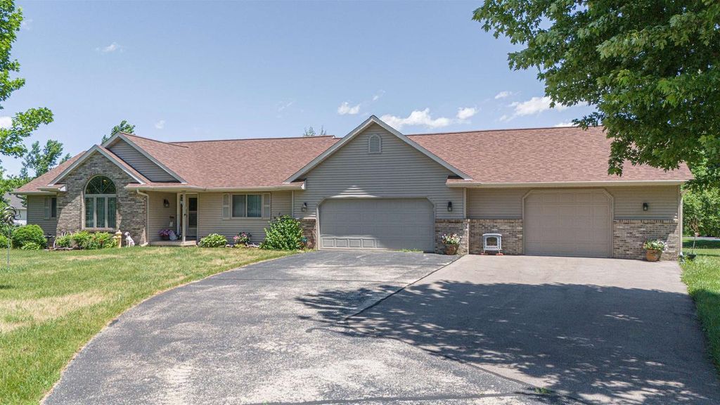 W972 James Court, Brodhead, WI 53520