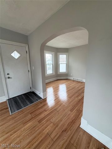 1011 E 72nd Place, Cleveland, OH 44103