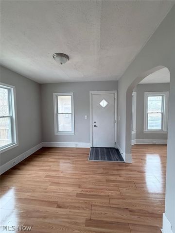 1011 E 72nd Place, Cleveland, OH 44103