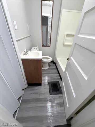 1011 E 72nd Place, Cleveland, OH 44103