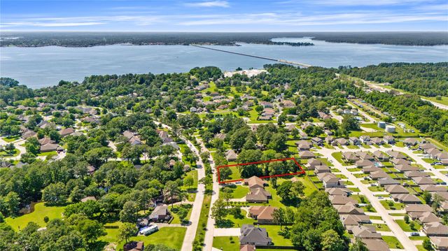 12995 Point Aquarius Boulevard, Willis, TX 77318