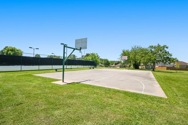 12995 Point Aquarius Boulevard, Willis, TX 77318