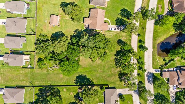 12995 Point Aquarius Boulevard, Willis, TX 77318