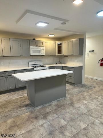 704 N Broad St 3D, Elizabeth City, NJ 07208