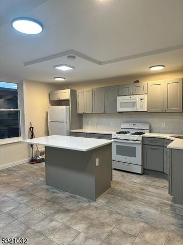 704 N Broad St 3D, Elizabeth City, NJ 07208