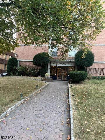 704 N Broad St 3D, Elizabeth City, NJ 07208