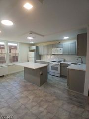 704 N Broad St 3D, Elizabeth City, NJ 07208