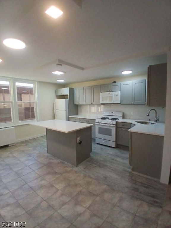 704 N Broad St 3D, Elizabeth City, NJ 07208