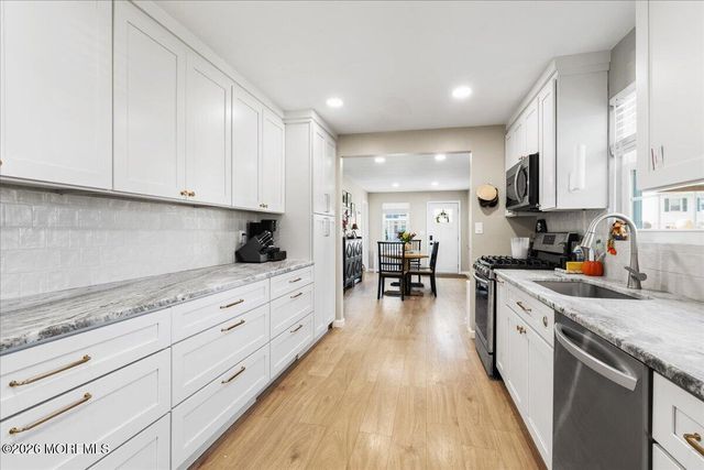 44 Dakota Avenue, Middletown, NJ 07748