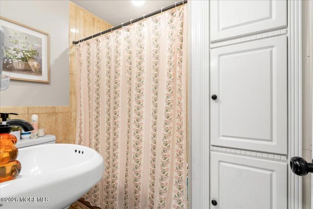44 Dakota Avenue, Middletown, NJ 07748