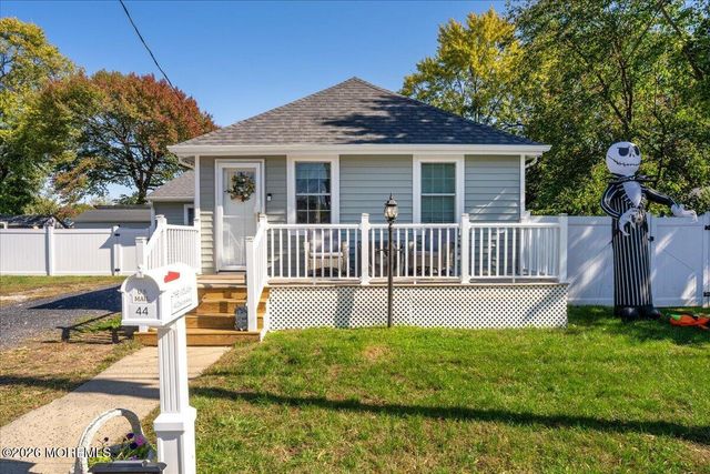 44 Dakota Avenue, Middletown, NJ 07748