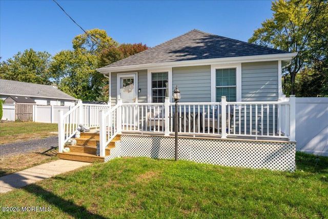 44 Dakota Avenue, Middletown, NJ 07748