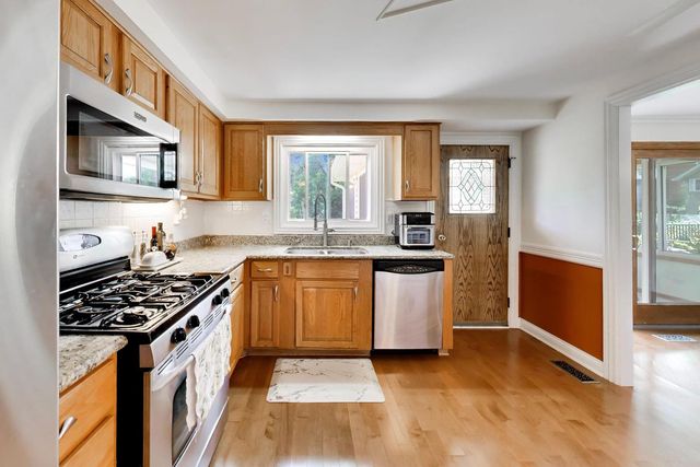 1113 W Weathersfield Way, Schaumburg, IL 60193
