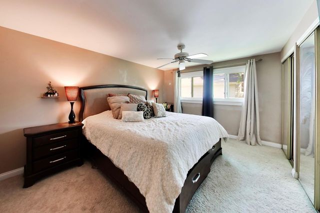 1113 W Weathersfield Way, Schaumburg, IL 60193