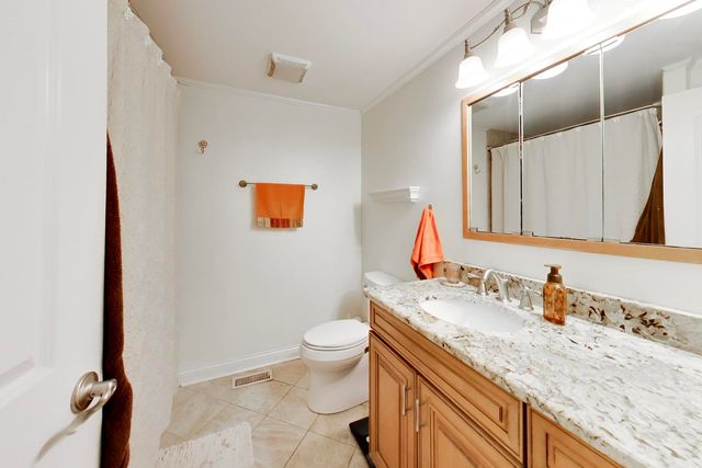1113 W Weathersfield Way, Schaumburg, IL 60193