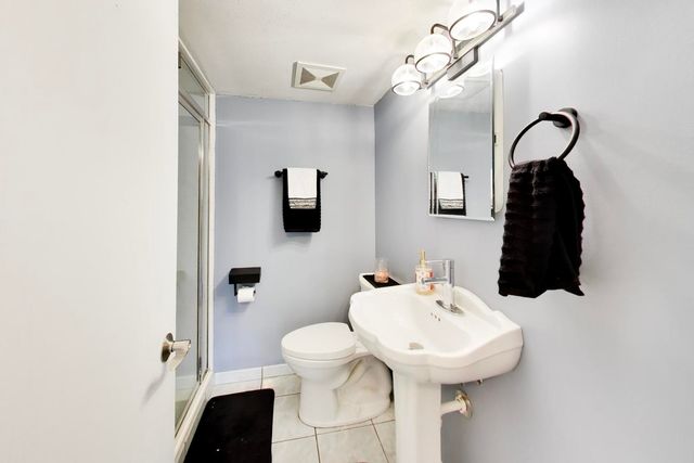 1113 W Weathersfield Way, Schaumburg, IL 60193