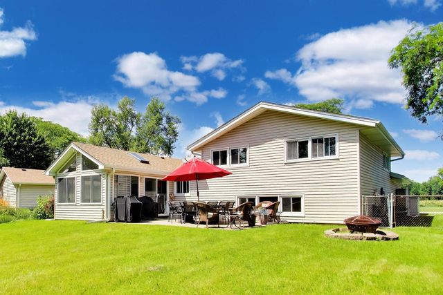 1113 W Weathersfield Way, Schaumburg, IL 60193