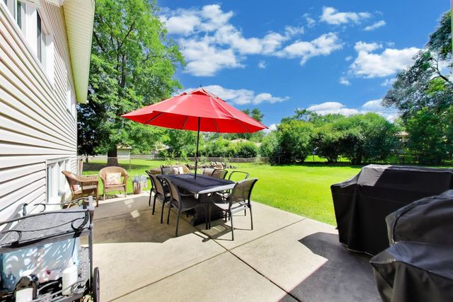 1113 W Weathersfield Way, Schaumburg, IL 60193