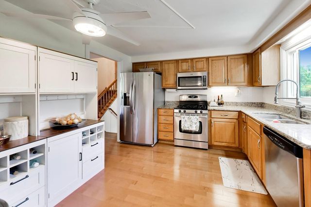 1113 W Weathersfield Way, Schaumburg, IL 60193