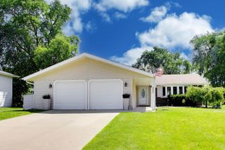 1113 W Weathersfield Way, Schaumburg, IL 60193