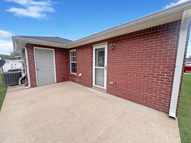 106 Colson Village Ct, Dover, TN 37058