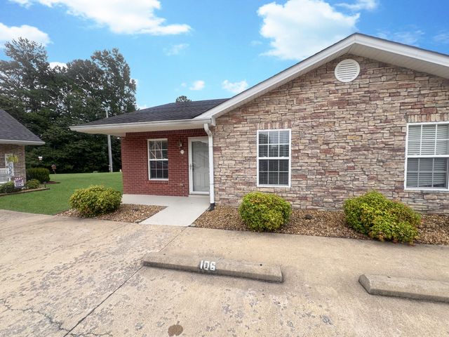 106 Colson Village Ct, Dover, TN 37058