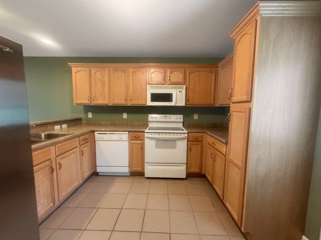106 Colson Village Ct, Dover, TN 37058