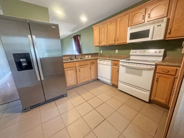 106 Colson Village Ct, Dover, TN 37058