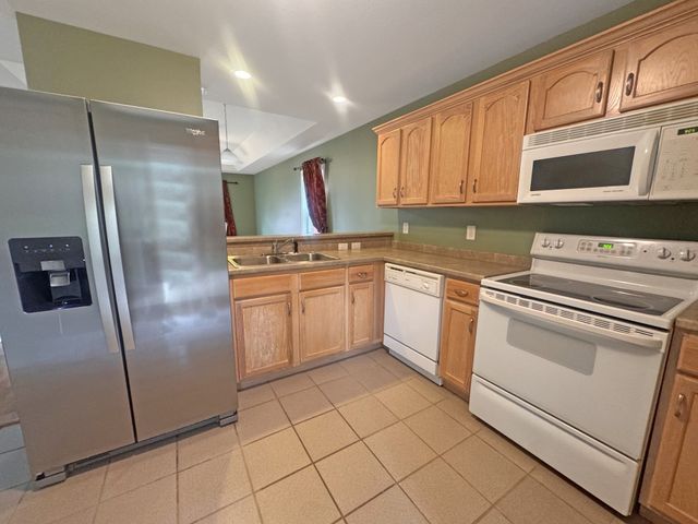 106 Colson Village Ct, Dover, TN 37058