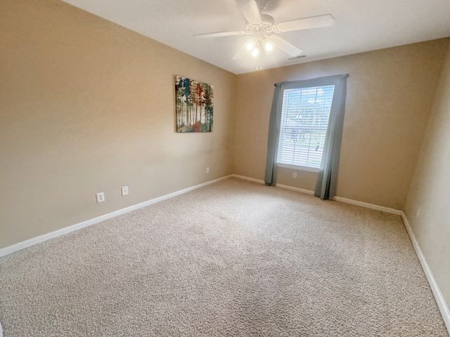 106 Colson Village Ct, Dover, TN 37058
