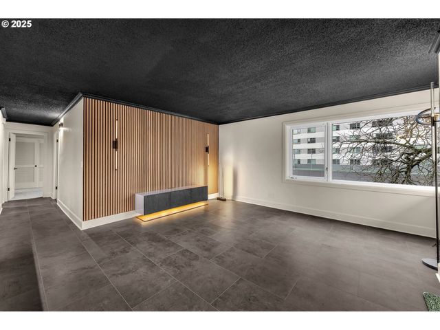 2211 Sw PARK Pl 403, Portland, OR 97205