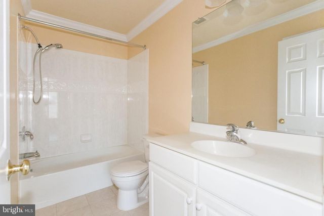 2462 TERRA COTTA CIR, Herndon, VA 20171