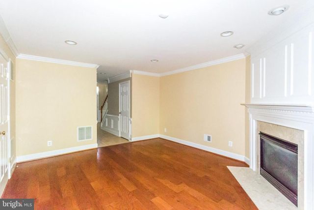 2462 TERRA COTTA CIR, Herndon, VA 20171