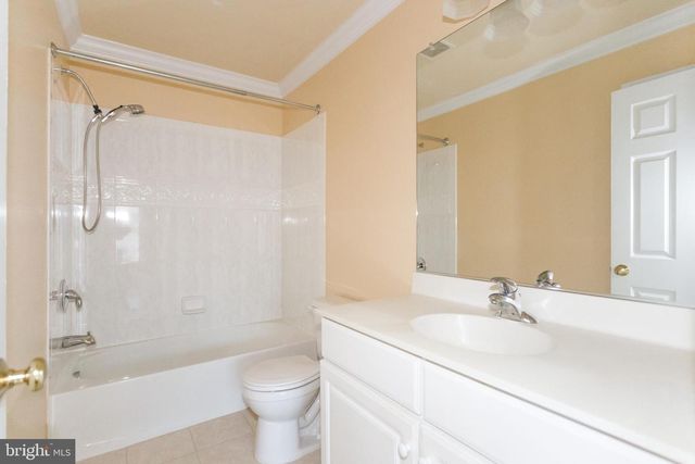 2462 TERRA COTTA CIR, Herndon, VA 20171