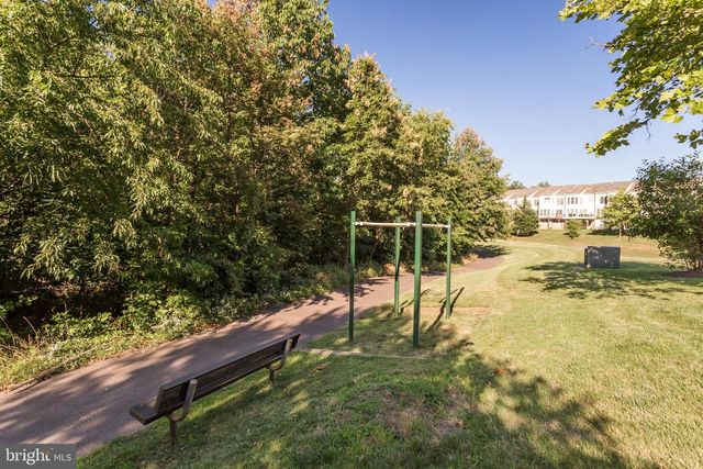 2462 TERRA COTTA CIR, Herndon, VA 20171