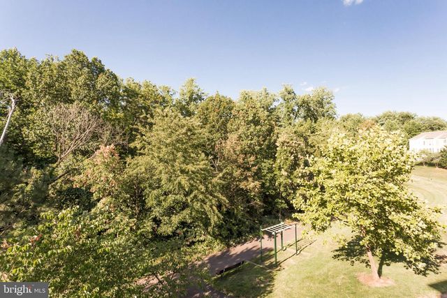 2462 TERRA COTTA CIR, Herndon, VA 20171