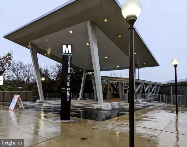 2462 TERRA COTTA CIR, Herndon, VA 20171