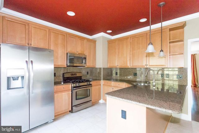 2462 TERRA COTTA CIR, Herndon, VA 20171