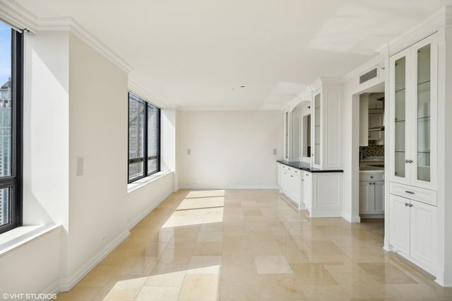 180 E PEARSON Street 5906, Chicago, IL 60611