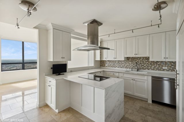 180 E PEARSON Street 5906, Chicago, IL 60611